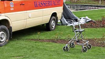 Mit diesem Rollator kam die Frau in den Rosengarten.