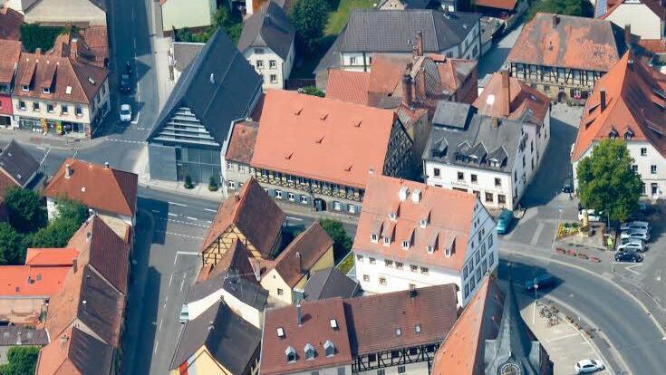 Rathaus und Bürgerhaus, nahe bei einanderFoto: Ronald Rinklef