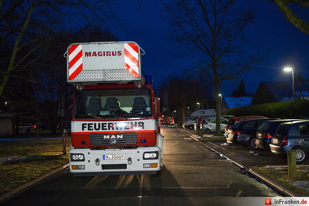 Fassade von Wohnhaus in Nuernberg fing Feuer