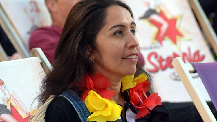 Große Begeisterung stellte sich beim Public Viewing am Stadtstrand beim Spiel Deutschland- Italien nur bei wenigen Besuchern ein.  Foto: Peter Rauch