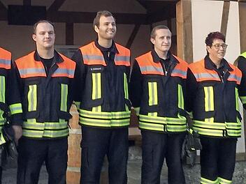 Die ausgezeichneten Einsatzkr&auml;fte mit Feuerwehrkommandant Johannes Will  Foto: p