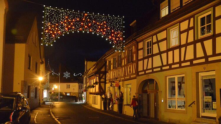 Die Weihnachtsstimmung sorgt in den Straßen der Altstadt für ein besonderes Flair.  Fotos: Bernhard Panzer
