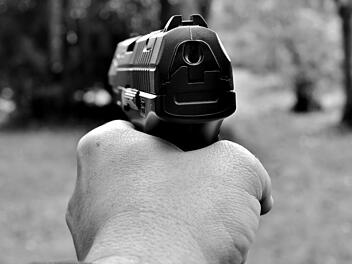Neustadt: Vermummte greifen 42-Jährigen an - 10-Jähriger Sohn verletzt