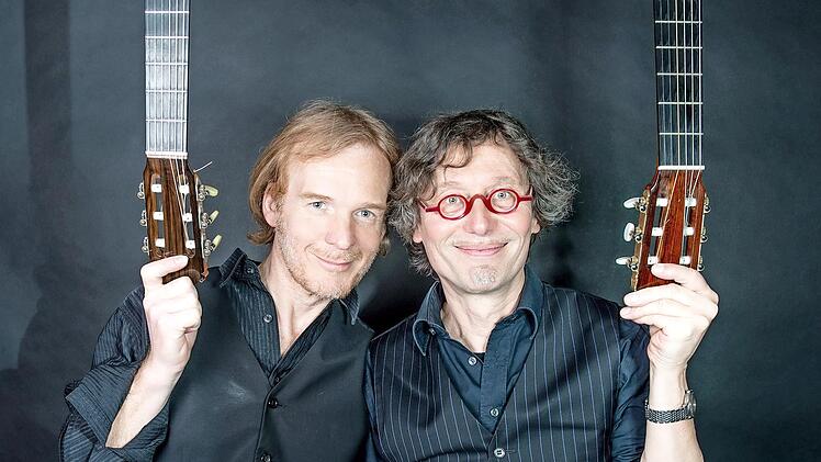 Das Gitarrenduo Bernd Steinmann und Stefan Loos gastiert am 14. November unter anderem mit rassigen Flamenco-Klängen.
