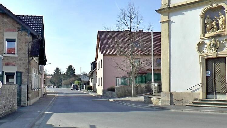 Die Gemeinde Theres kämpft weiterhin dafür, dass die Gemeindeverbindungsstraße zur Kreisstraße umgestuft wird.  Foto: Christian Licha