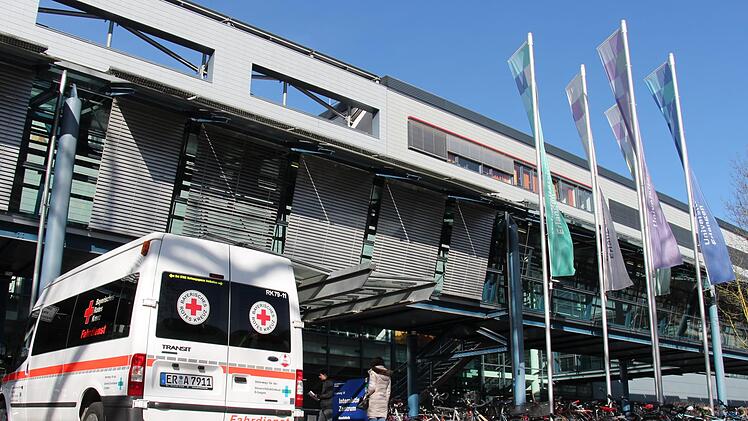In der Hautklinik Erlangen haben sich nach Tests keine weiteren Infektionen mit dem Corona-Virus ergeben.