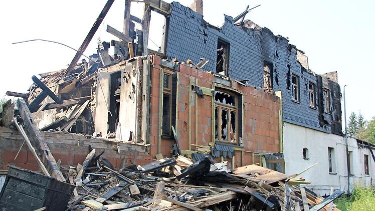 Um Leben zu retten, wie hier beim Brand beim Wildberg, brauchen die Feuerwehren Nachwuchs und eine gute Ausbildung. Beides zu gewährleisten, ist in Corona-Zeiten eine besondere Herausforderung.  Foto: Veronika Schadeck/Archiv
