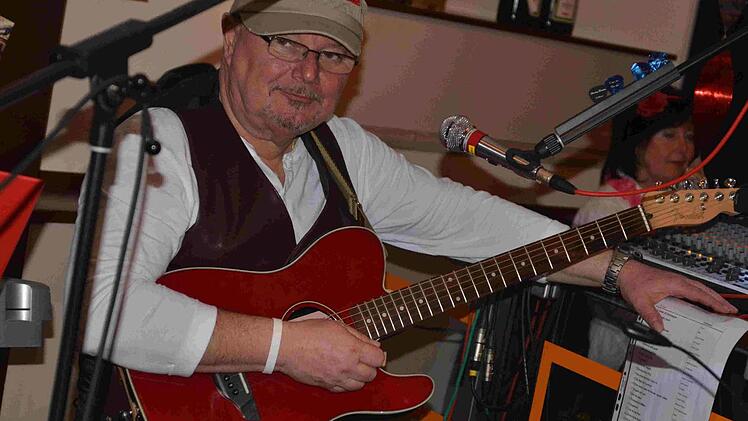 Rudi Bauerfeld an der Gitarre