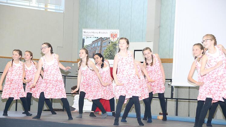 Die Stars der Jubiläumsveranstaltung waren musisch und  sportlich begabte Schüler - hier die Unterstufentanzgruppe des MGFGymnasiums. Foto: Stephan Tiroch