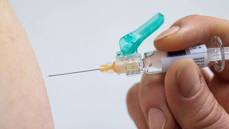 In Deutschland gibt es keine Impfpflicht. Die Grippeimpfung ist eine freiwillige Entscheidung. Seit 2018 bezahlen die Krankenkassen den Vierfach-Impfstoff.   Foto: Sebastian Gollnow/dpa