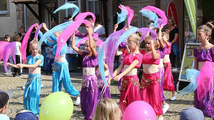Die Sternchengarde begeisterte mit ihrem orientalischen Tanz die Kinder und  die Erwachsenen. Foto: Dieter Britz