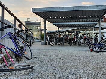 Vor allem auf der Ostseite des Bahnhofes werden zusätzliche Abstellplätze gebraucht. Foto: Ronald Heck