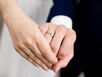 Neuerung bei Nachnamen beschlossen: Was sich f&uuml;r Paare jetzt &auml;ndert