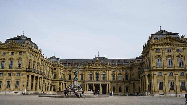 W&uuml;rzburg: Sperrungen im Bereich Residenzplatz - welche Haltestellen deshalb entfallen