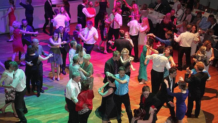 ... herrschte bei den Abibällen ...