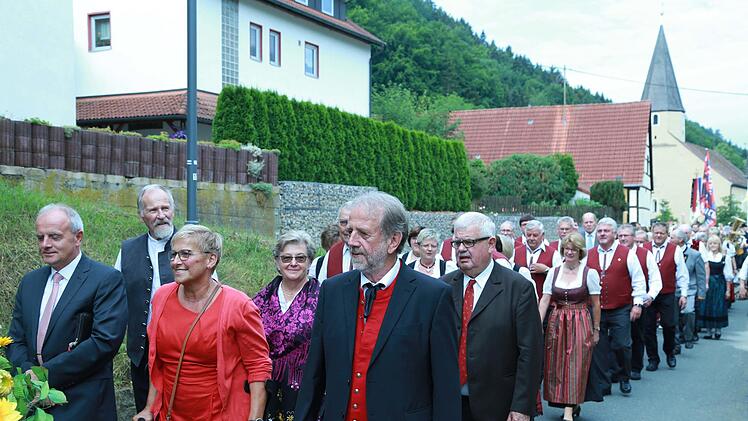 Der Festzug nach dem Gottesdienst