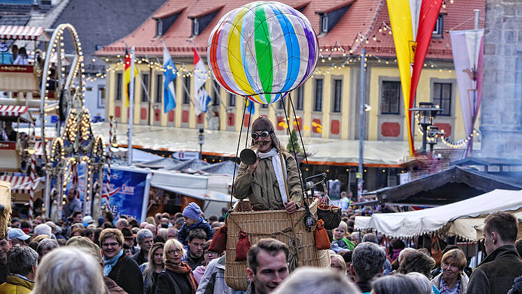 Ein Ballonfahrer auf dem Lichtenfelser Korbmarkt