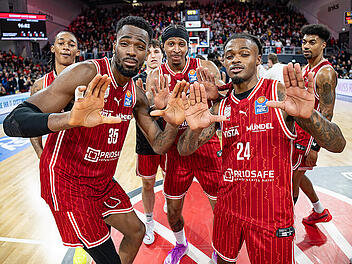 Spektakel in der Brose-Arena: Bamberg knackt fast die 100