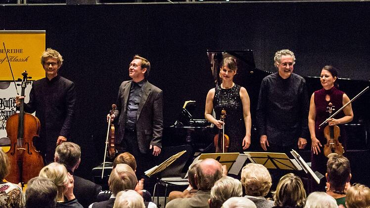 Das Minguet Quartett und der Pianist Matthias Kirschnereit wurden bei ihrem Coburg-Gastspiel mit ausdauerndem Beifall gefeiert.Foto: Jochen Berger