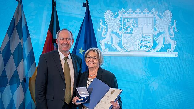 Aiwanger verleiht Staatsmedaille: Sechs fränkische Persönlichkeiten ausgezeichnet