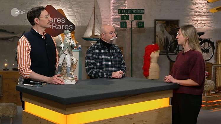 F&uuml;r die Figur "J&auml;ger mit Rehbock" von Royal Dux erhoffte sich Rebecca 100 Euro.