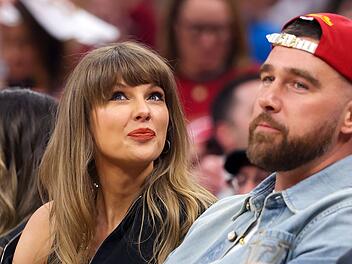 Seit der Verlobung von Taylor Swift und Travis Kelce gibt es viele Spekulationen rund um die anstehende Hochzeit. Nun gibt es neue Hinweise auf den Ort der Feier.