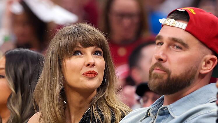 Seit der Verlobung von Taylor Swift und Travis Kelce gibt es viele Spekulationen rund um die anstehende Hochzeit. Nun gibt es neue Hinweise auf den Ort der Feier.