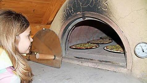 Sind die Pizzen schon fertig? Zehn Minuten blieben sie im Ofen.