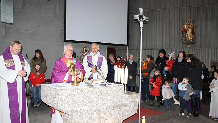 Bilder vom Besuch des Bischofs in Garitz. Fotos: Ralf Ruppert