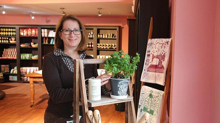 Birgit Eibl in ihrer "British Corner". Foto: Simone Bastian
