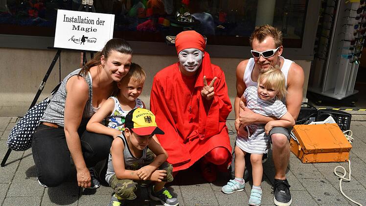 Begeistert vom "Roten Magier" war Familie Popp aus Michelau. Foto: Ronald Rinklef