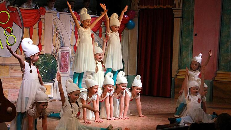 Tanzm&auml;use - als Schl&uuml;mpfe verkleidet