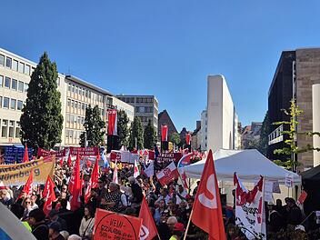 N&uuml;rnberg: 25.000 Menschen bei Gro&szlig;demo gegen Sozialabbau