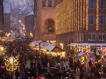 Egal ob waschechte N&uuml;rnberg oder ausw&auml;rtige Besucher: Dank &ouml;ffentlicher Verkehrsmittel und zahlreicher Parkm&ouml;glichkeiten findet jeder seinen  Weg auf den N&uuml;rnberger Christkindlesmarkt.