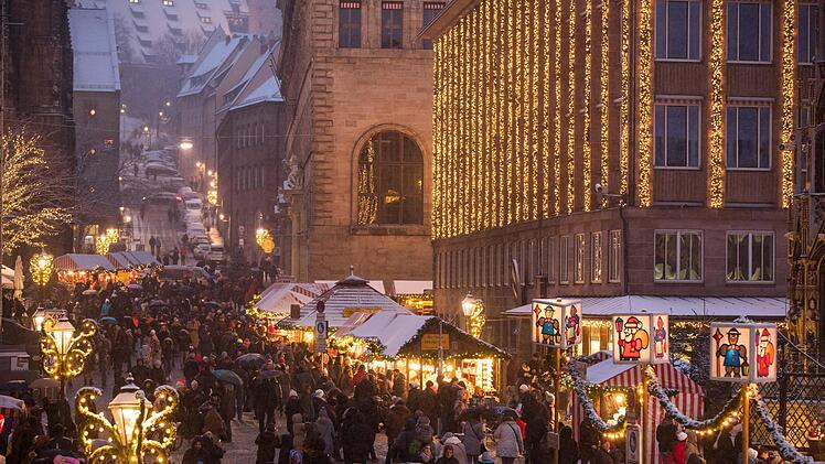 Egal ob waschechte Nürnberg oder auswärtige Besucher: Dank öffentlicher Verkehrsmittel und zahlreicher Parkmöglichkeiten findet jeder seinen  Weg auf den Nürnberger Christkindlesmarkt.