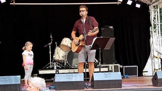 Heimvorteil hatte auf alle F&auml;lle "Smiley" im Schlosshof.  Foto: S&auml;nger