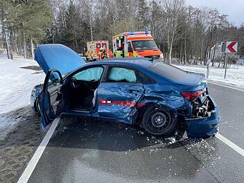 Stra&szlig;engl&auml;tte f&uuml;hrt zu Kollision