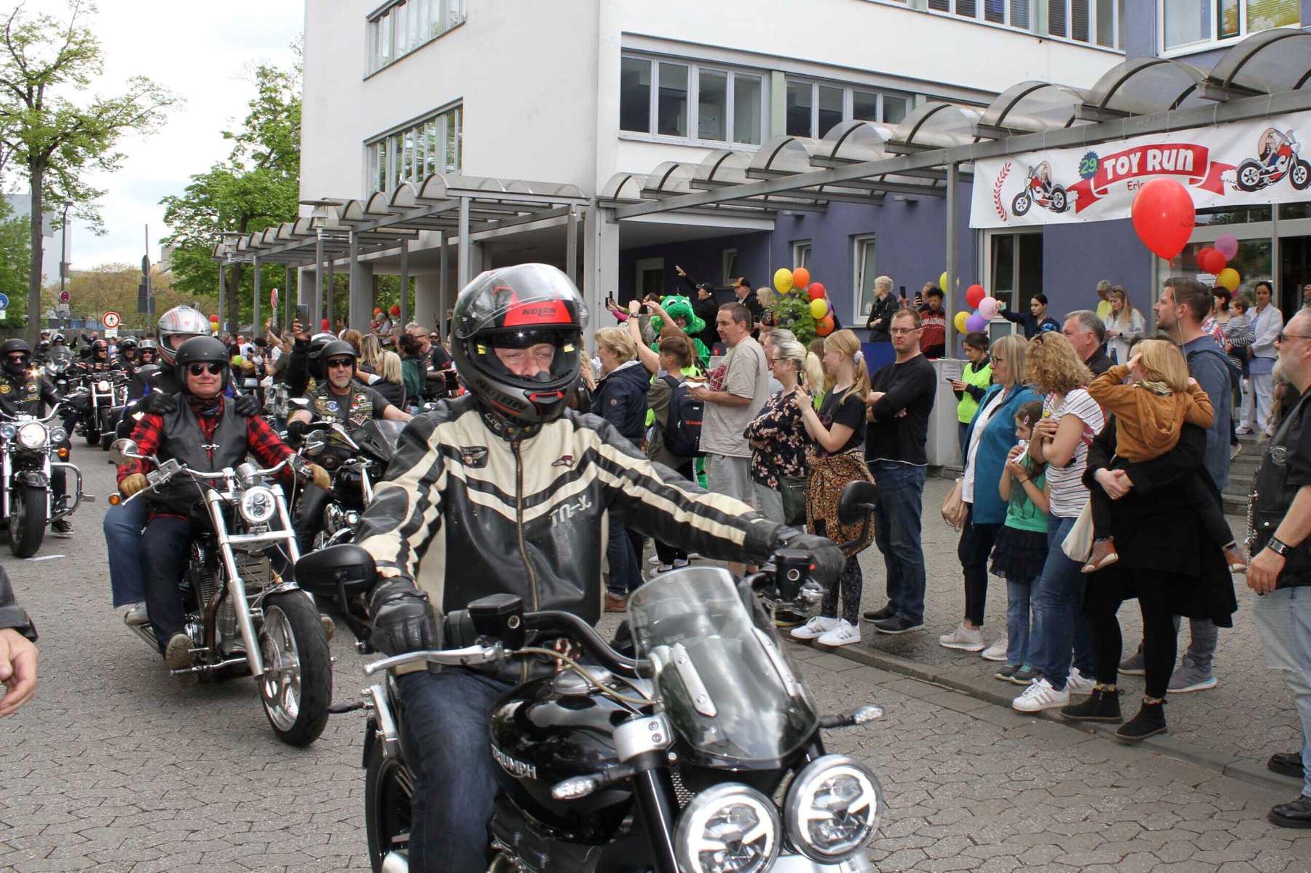 Toy Run 2023 Erlangen Biker Machen Kranken Kinder Bei Bombenwetter 