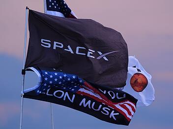 Flaggen: SpaceX, Elon Musk