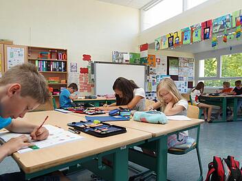 Eines der sanierten Klassenzimmer mit einem der beiden Whiteboards. Fotos: Arkadius Guzy
