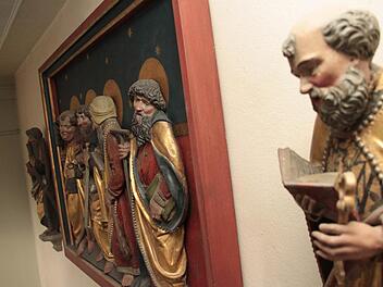 Ein Besonderheit des Lanzendorfer Gotteshauses ist die Darstellung der Heiligen (von rechts) Simon Petrus,  Foto: Jürgen Gärtner