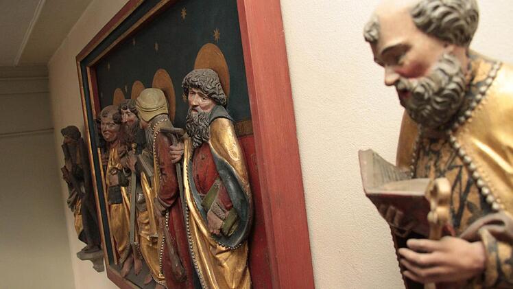 Ein Besonderheit des Lanzendorfer Gotteshauses ist die Darstellung der Heiligen (von rechts) Simon Petrus,  Foto: Jürgen Gärtner