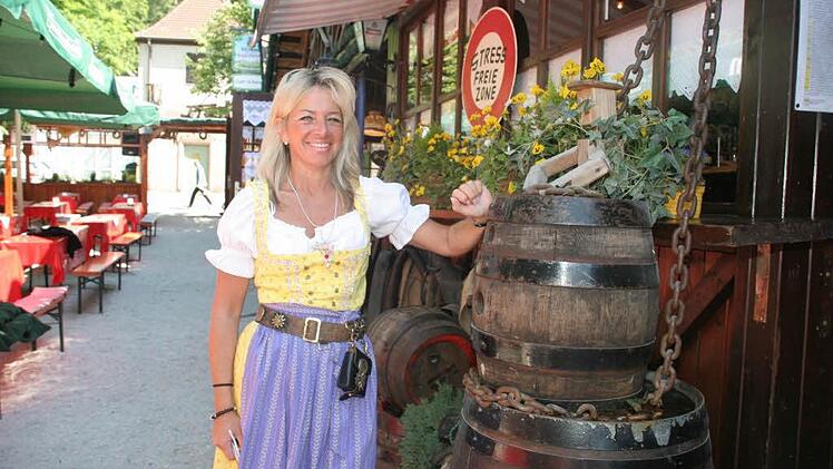 Die Bergwirte Andrea und Helmut sorgen im Frankendorf für kulinarische Highlights: Kirchweihbier und heimische Gerichte lassen das Frankenherz höher schlagen. Foto: Michael Busch