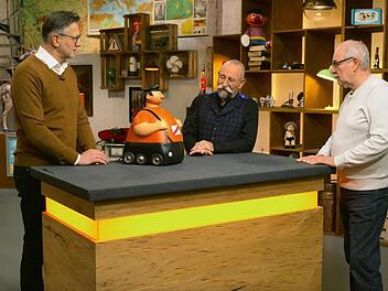 Horst Lichter (Mitte) freute sich in der Dienstagsausgabe der ZDF-Trödelshow "Bares für Rares", als er den freundlichen LKW-Fahrer erkannte: "Das ist 'Brummi'!"