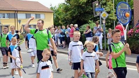 Von den Bambinos bis zu den Herren präsentierte sich der Siemens-Tennisclub Foto: Thomas Micheel