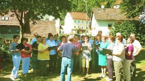 Der Gesangverein Kirchleus umrahmt jedes Jahr das Dorffest musikalisch.