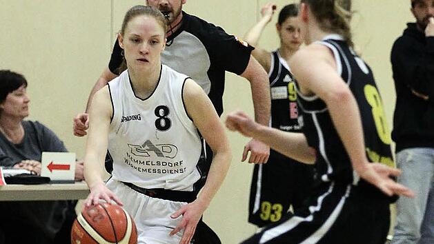 Annika Redeker (l.) ist wieder fit, das Regionalligateam des SC Kemmern kann auf sie bauen. Die M&uuml;nchnerin Verena Seligmann muss sie hier ziehen lassen. Foto: sportpress