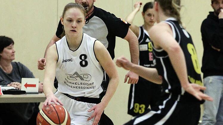 Annika Redeker (l.) ist wieder fit, das Regionalligateam des SC Kemmern kann auf sie bauen. Die M&uuml;nchnerin Verena Seligmann muss sie hier ziehen lassen. Foto: sportpress