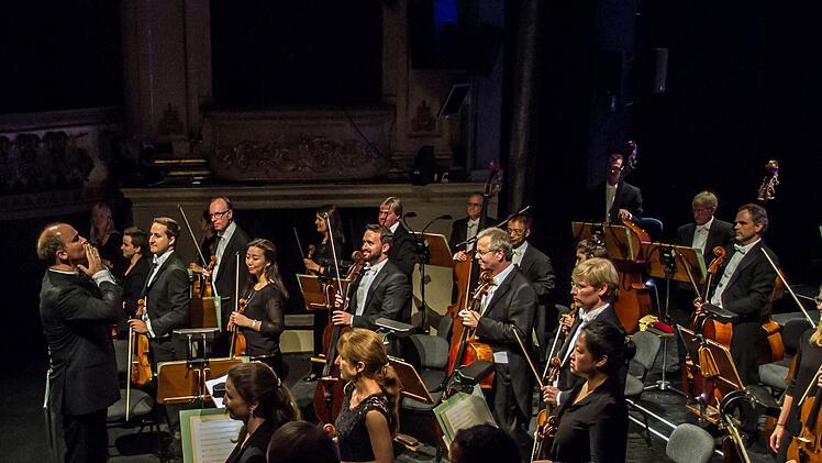 Impressionen vom 1. Sinfoniekonzert der neuen Saison im Landestheater Coburg unter der Leitung von Roland KluttigFoto: Jochen Berger