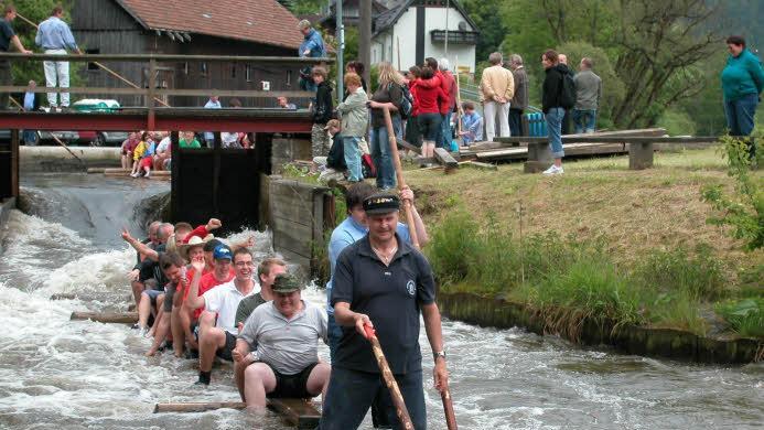 Eine Million Euro steht der Stadt Wallenfels ab 2020 zur Verfügung, um den Besuchern der Floßfahrten beim Start in Schnappenhammer zukünftig mehr  zusätzliche Angebote machen zu können. Foto: Archiv/Gerd Fleischmann